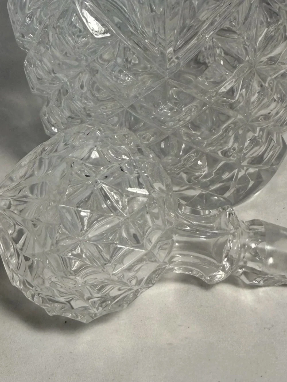 VTG Pineapple Cut Crystal Decanter w/Stopper Flaw Elegant Refined Hollywood Glam
